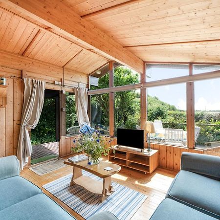 Scandinavian Style Lodge In Rock Wadebridge Buitenkant foto